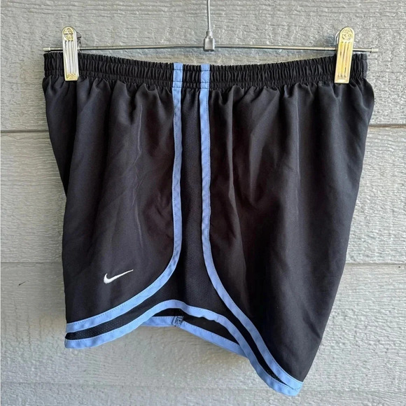 Women’s Medium Nike Shorts Exercise Athletic Running Gym Training Workout - Picture 7 of 7